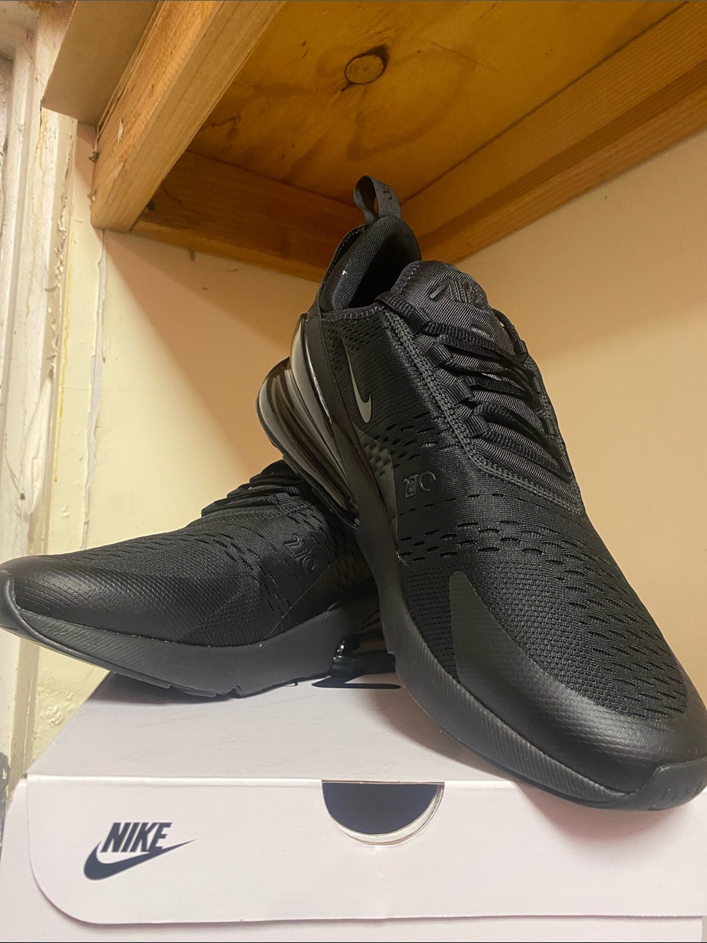 Nike 270 Air Max Men's Black Breathable Athletic Sneakers